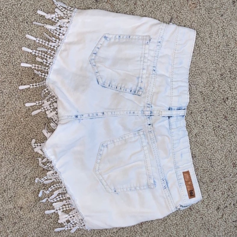 🐠2 for $16 Lace Flower Jean shorts - Picture 5 of 6